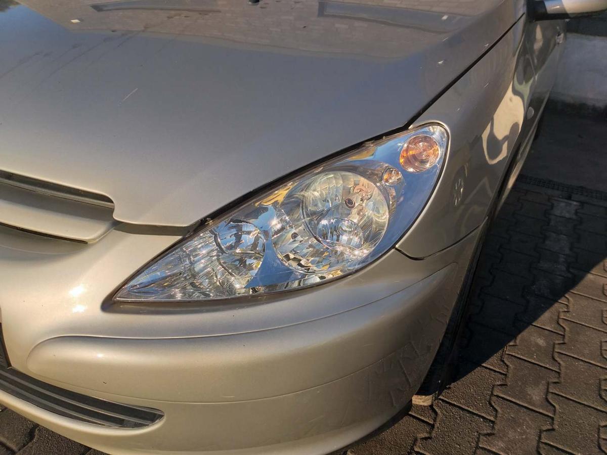 Peugeot 307 original Scheinwerfer vorn links Halogen Bj.2004